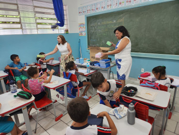 Foto 215: Volta às Aulas em Quatá: Alunos recebem Kit Escolar e Mimo especial