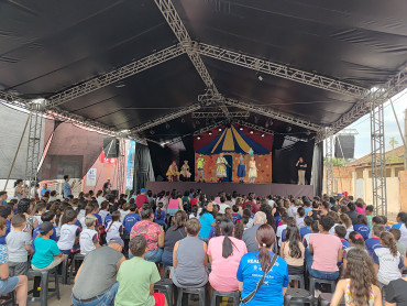 Foto 177: Quatá recebe Palco Móvel Emcena Brasil Edição Certame