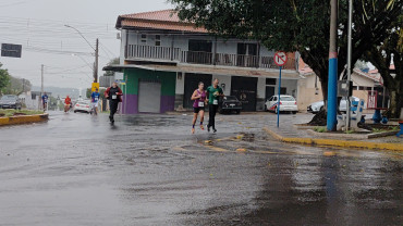Foto 40: 5ª TVCom Running - Corrida de Pedestres em comemoração ao aniversário de Quatá