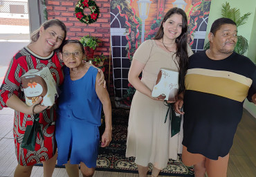 Foto 42: Em clima de Natal, Residência Terapêutica participa de confraternização
