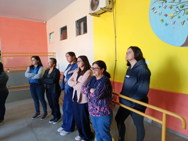 Foto 16: Cozinheiras participam de treinamento de uso e manuseio de extintores de incêndio