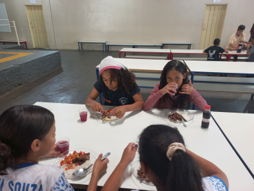 Foto 123: Churrasco marca as comemorações alusivas ao Dia das Crianças