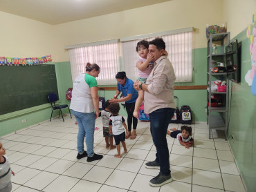 Foto 111: Volta às Aulas em Quatá: Alunos recebem Kit Escolar e Mimo especial