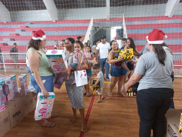 Foto 45: Especial de Natal: entrega de brinquedos