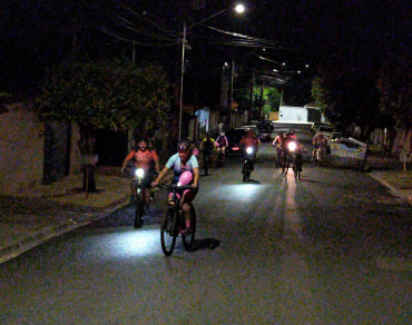 Foto 25: Caminhada e Passeio Ciclístico em prol do Outubro Rosa
