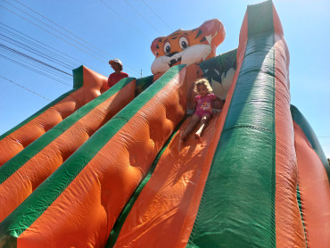 Foto 34: Fundo Social de Solidariedade e Secretaria de Promoção Social realizam Varal Solidário especial de Natal