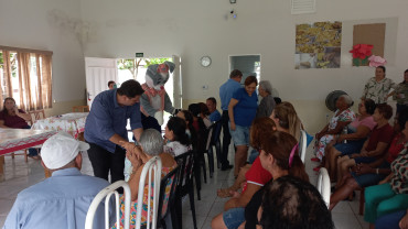 Foto 180: Entrega de Ovos de Páscoa 2025