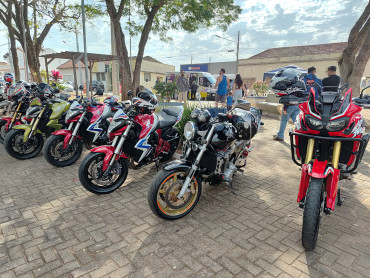 Foto 90: 3º Encontro de Carros Antigos e Motociclistas reúne centenas de expositores em Quatá