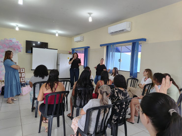 Foto 2: Entrega de enxoval para gestantes e encerramento do ciclo de 2025