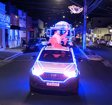 Foto 6: Natal de Luz da G10 Concreto leva carreata natalina às ruas de Quatá