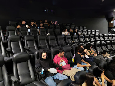 Foto 1: Cinema e Vivência Cultural: Alunos da Escola Chiquinho participam de passeio ao Prudenshopping