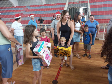 Foto 167: Especial de Natal: entrega de brinquedos
