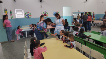 Foto 8: Volta às Aulas em Quatá: Alunos recebem Kit Escolar e Mimo especial