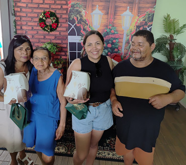Foto 43: Em clima de Natal, Residência Terapêutica participa de confraternização