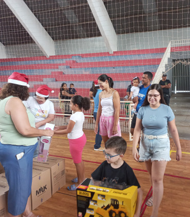 Foto 168: Especial de Natal: entrega de brinquedos