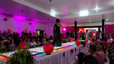 Foto 179: Candidata de Quatá vence Concurso Miss Terceira Idade Regional 2025