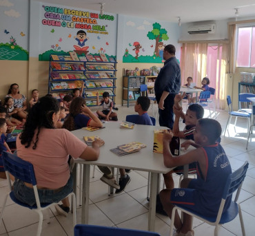 Foto 5: Escritor Vicentônio Silva visita Escolas de Quatá