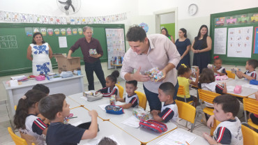 Foto 148: Volta às Aulas em Quatá: Alunos recebem Kit Escolar e Mimo especial