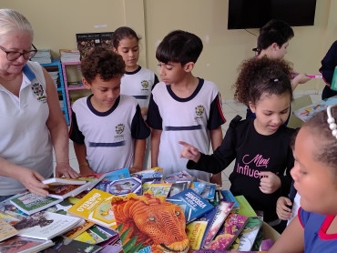 Foto 22: Entrega de Livros de Literatura