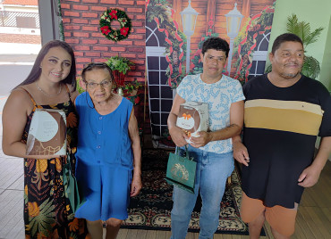 Foto 41: Em clima de Natal, Residência Terapêutica participa de confraternização