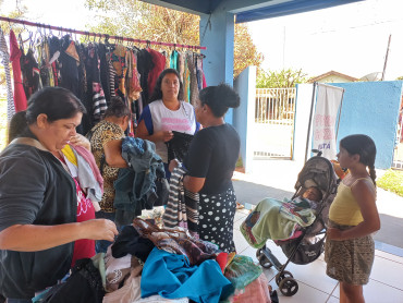 Foto 24: Fundo Social de Solidariedade e Secretaria de Promoção Social realizam Varal Solidário especial de Natal