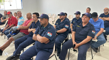 Foto 2: Entrega de equipamentos de proteção individual para a Guarda Municipal