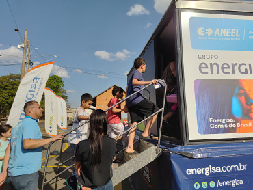 Foto 14: Quatá recebe Palco Móvel Emcena Brasil Edição Certame
