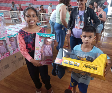 Foto 7: Especial de Natal: entrega de brinquedos