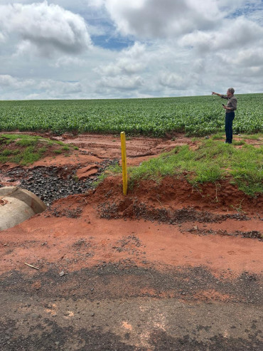 Foto 10: Fortes chuvas causam estragos na Zona Rural de Quatá