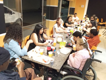 Foto 5: Residência Terapêutica comemora com os aniversariantes do mês de Outubro