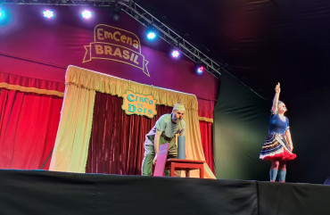 Foto 59: Quatá recebe Palco Móvel Emcena Brasil Edição Certame