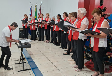 Foto 5: Entrega de certificados marca encerramento de cursos profissionalizantes em Quatá