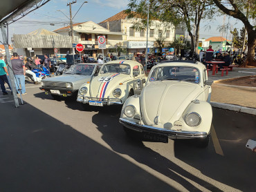 Foto 17: 3º Encontro de Carros Antigos e Motociclistas reúne centenas de expositores em Quatá