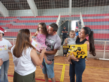 Foto 157: Especial de Natal: entrega de brinquedos