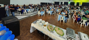 Foto 24: Funcionários Municipais de Quatá são homenageados com festa