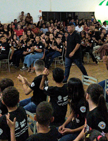 Foto 113: Alunos dos 5º anos de Escolas Municipais recebem certificado do Proerd