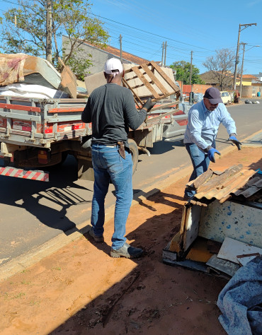 Foto 8: Prefeitura de Quatá realiza mais um arrastão contra a Dengue e Escorpião