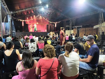 Foto 90: Quatá recebe Palco Móvel Emcena Brasil Edição Certame