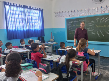 Foto 194: Volta às Aulas em Quatá: Alunos recebem Kit Escolar e Mimo especial
