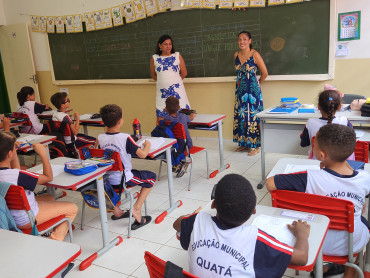 Foto 173: Volta às Aulas em Quatá: Alunos recebem Kit Escolar e Mimo especial