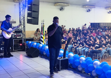 Foto 187: Alunos dos 5º anos de Escolas Municipais recebem certificado do Proerd