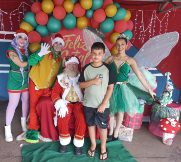 Foto 90: Especial de Natal: entrega de brinquedos
