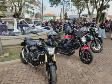 Foto 37: 3º Encontro de Carros Antigos e Motociclistas reúne centenas de expositores em Quatá