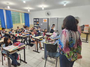 Foto 61: Volta às Aulas em Quatá: Alunos recebem Kit Escolar e Mimo especial