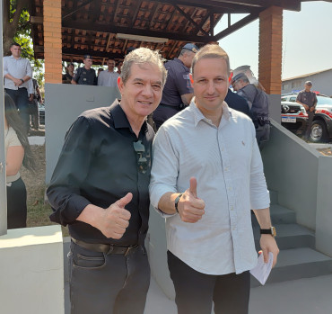 Foto 1: Quatá recebe nova viatura 0km da Polícia Militar