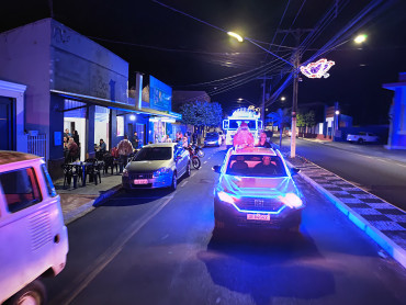 Foto 22: Natal de Luz da G10 Concreto leva carreata natalina às ruas de Quatá