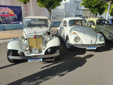 Foto 12: 3º Encontro de Carros Antigos e Motociclistas reúne centenas de expositores em Quatá