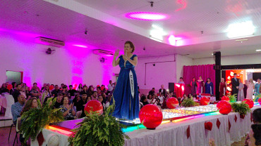 Foto 197: Candidata de Quatá vence Concurso Miss Terceira Idade Regional 2025