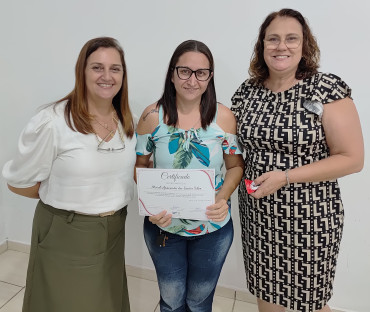 Foto 1: Entrega de certificados marca encerramento de cursos profissionalizantes em Quatá