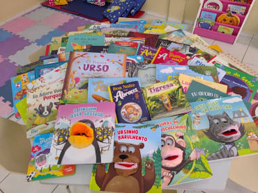 Foto 34: Entrega de Livros de Literatura